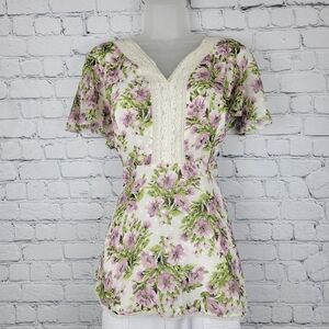 Torrid Size 0 Floral Lace Trim Top
